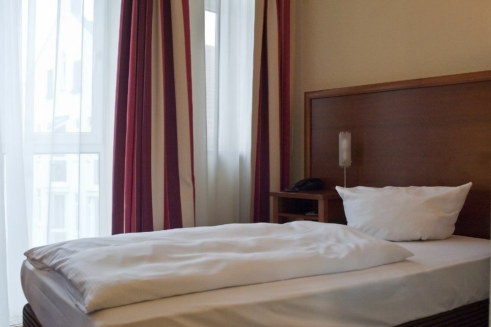 Dormero Hotel Muenchen-Kirchheim Messe Kirchheim bei Muenchen Eksteriør billede